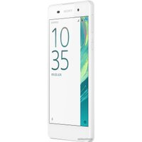 Телефон Sony Xperia E5 (белый)