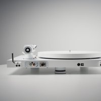 Виниловый проигрыватель Pro-Ject Debut PRO B (белый)