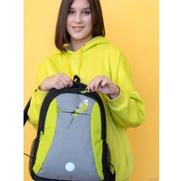 Школьный рюкзак Grizzly RD-242-4/1 (черный/салатовый)