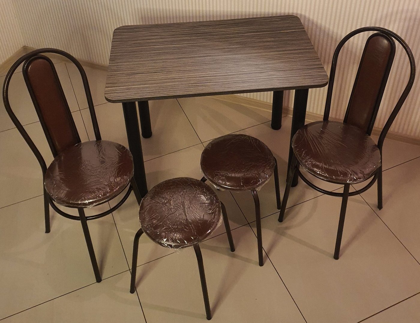 

Обеденная группа Табуретоф стол, 2 табурета, 2 стула (Шоколад/Венге, ст. 100x60 см, Коричневый)