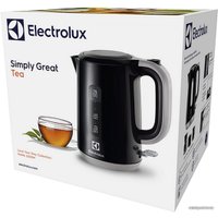 Электрический чайник Electrolux EEWA3300