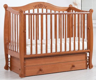 Классическая детская кроватка Гандылян Моника (вишня, маятник)