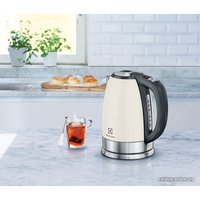 Электрический чайник Electrolux EEWA7700W