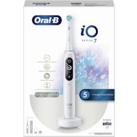 Электрическая зубная щетка Oral-B iO 7 (белый)