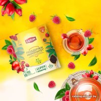 Черный чай Lipton с витамином С, шиповником и ароматом земляники 100 шт
