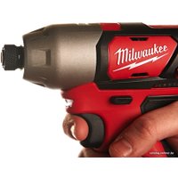 Винтоверт Milwaukee M12 BID-202C 4933441960 (с 2-мя АКБ, кейс)