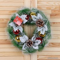 Рождественский венок Зимнее волшебство Шишки и листики в инее 27 см