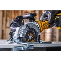 Дисковая (циркулярная) пила DeWalt DCS571NT (без АКБ, кейс)