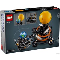 Конструктор LEGO Technic 42179 Планета Земля и Луна на орбите