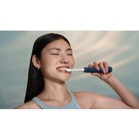 Электрическая зубная щетка Philips Sonicare Series 6100 HX7403/01