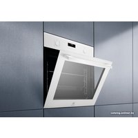 Электрический духовой шкаф Electrolux SteamBake 600 EOD6C77WV