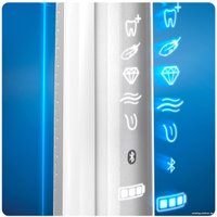 Электрическая зубная щетка Oral-B Genius 8100S