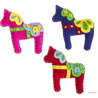 Набор для создания поделок/игрушек Bondibon Елочные игрушки из фетра своими руками. Лошадки ВВ3088