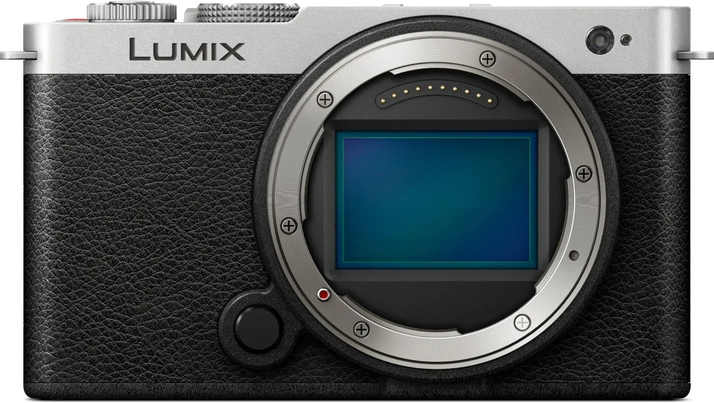 Беззеркальный фотоаппарат Panasonic Lumix S9 Body (серебристый)