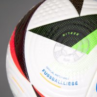 Футбольный мяч Adidas Euro24 Fussballliebe Pro IQ3682 (5 размер)
