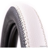 Оплетка на руль Autoprofi AP-1931 BK/WH (M) (черный/белый)