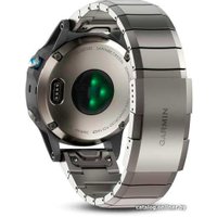 Умные часы Garmin Quatix 5 Sapphire (серебристый)
