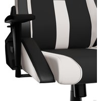 Игровое (геймерское) кресло Genesis Nitro 650 (черный/белый)