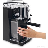 Рожковая кофеварка DeLonghi EC 820.B