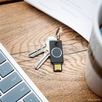 Аппаратный криптокошелек Yubico YubiKey Bio FIDO Edition