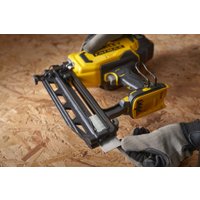 Гвоздезабиватель Stanley SFMCN616B (без АКБ)