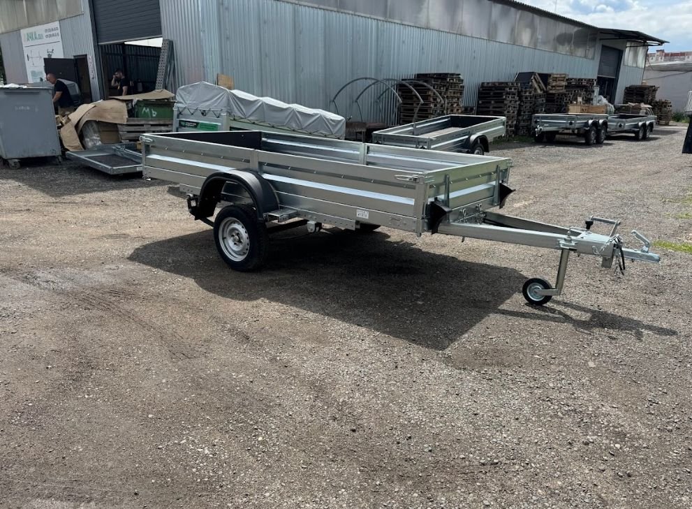 

Одноосный прицеп AvtoS A25Р1B (2500x1500x300, R16, ресс. 3302 ГАЗ-1лист, тент 400мм)