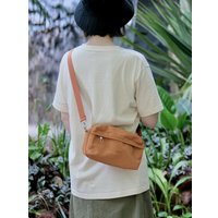 Сумка через плечо Qminica EMB-004C