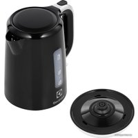 Электрический чайник Electrolux EEWA3300