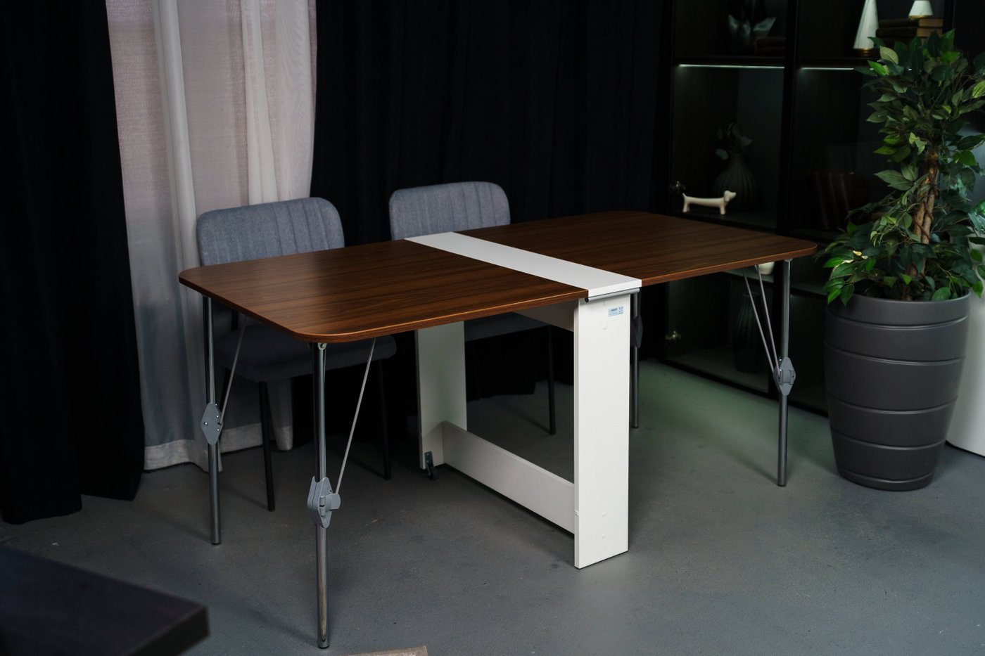 

Стол-книга Stoloff Мечта 1600x850 (белый/орех, опоры складные, углы закругленные с роликами и ручками)