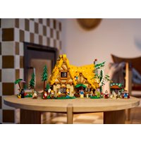 Конструктор LEGO Disney 43242 Домик Белоснежки и семи гномов