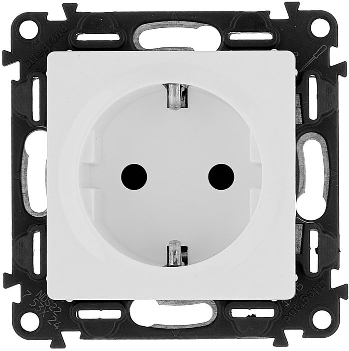

Розетка Legrand Valena Life 753424