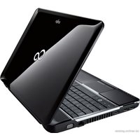 Ноутбук Fujitsu LIFEBOOK AH531/GFO (AH531MRTF3RU)