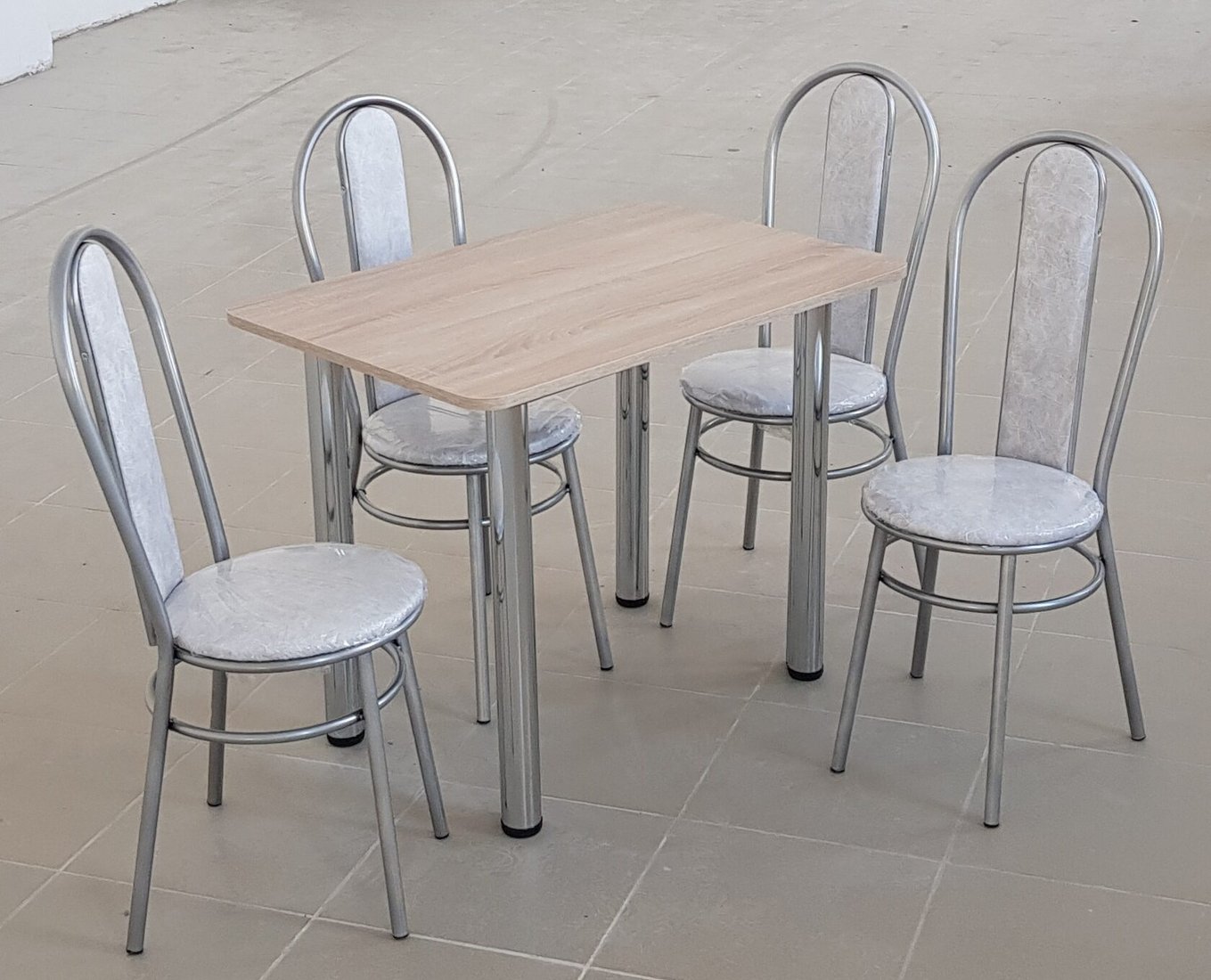 

Обеденная группа Табуретоф стол и 4 стула (Мрамор/Серебро, ст. 90x60 см, Светло-серый)