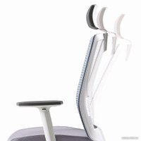 Офисное кресло Bestuhl S30 White Pl с подголовником и рег. подлокотником (черная сетка/серая ткань) в Витебске