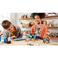 Конструктор LEGO BOOST 17101 Набор для конструирования и программирования