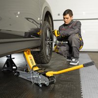 Подкатной домкрат Denzel 51232 2.5т