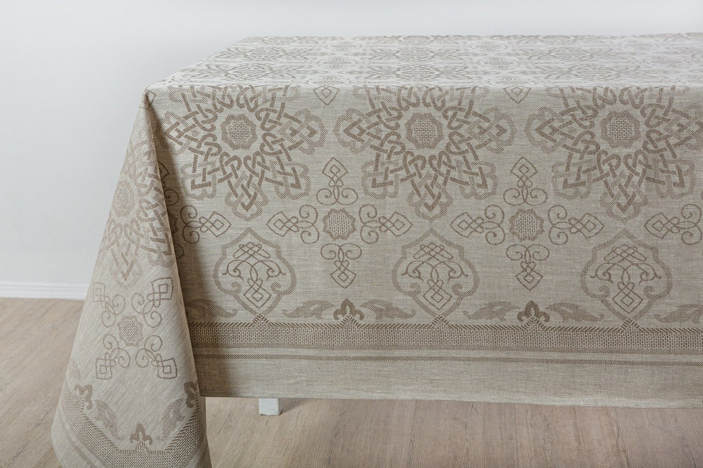 

Скатерть Беларускі лён 153x205 24С16-ШР (133 Новгород-2 129/сорт 1)