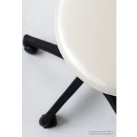 Офисное кресло AMI Мастер РВ-Ivory