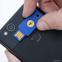 Аппаратный криптокошелек Yubico Security Key NFC