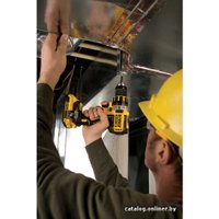 Дрель-шуруповерт DeWalt DCD790D2 (с 2-мя АКБ, кейс)