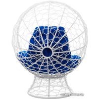 Кресло M-Group Кокос на подставке 11590110 (белый ротанг/синяя подушка)