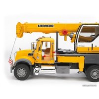 Автомобиль с краном Bruder MACK Granite Liebherr crane truck 02818