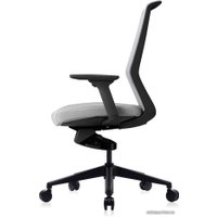 Офисное кресло Bestuhl J1 Black Pl (серый)