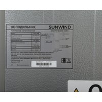 Холодильник SunWind SCC356 (серебристый)