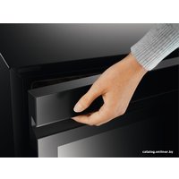 Винный шкаф AEG AWUD040B8B