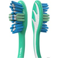 Набор зубных щеток Colgate Тройное действие (2 шт)