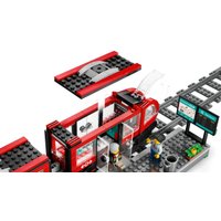 Конструктор LEGO City 60423 Трамвай и станция в центре города