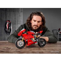 Конструктор LEGO Technic 42107 Ducati Panigale V4 R