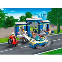 Конструктор LEGO City 60370 Побег из полицейского участка