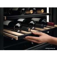 Винный шкаф AEG AWUS052B5B